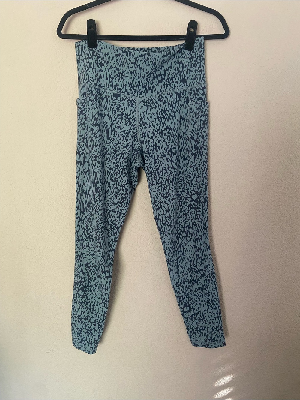 Athleta Salutation Stash Pocket II 7/8 Tight Leggings Printed Women’s Sz L